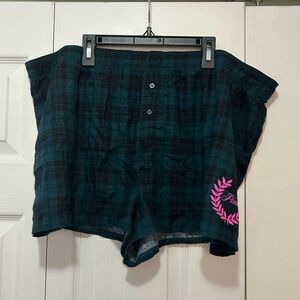 BNWT PINK By Victoria’s Secret Size XXL Hot Pink Logo Green Plaid PJ Shorts